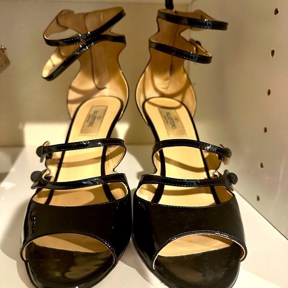 AUTHENTIC- Black strap VALENTINOS - Picture 1 of 5